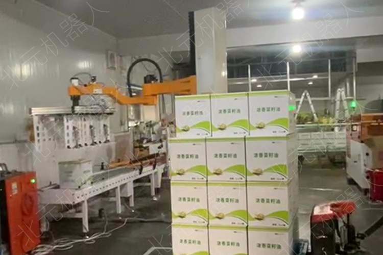 箱子码垛,自动箱装码垛,码垛机械手,立柱码垛机